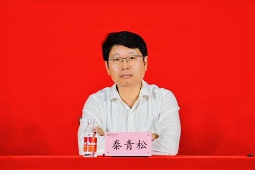 党委书记秦青松出席毕业典礼