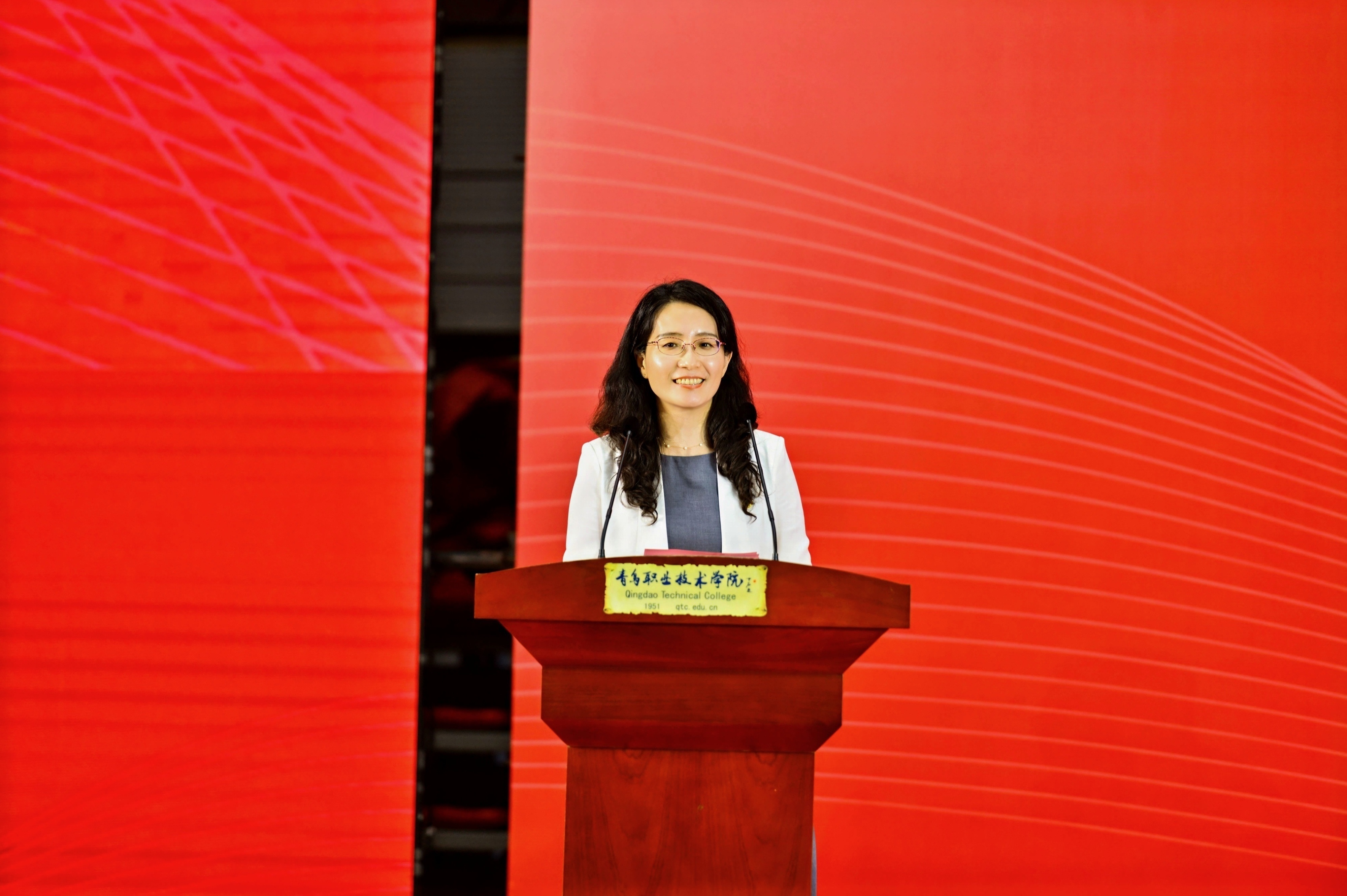 长风万里鹏程举,巨浪千重骏业开!开云kaiyun网页版举行2025届毕业典礼 长风万里鹏程举,巨浪千重骏业开!开云kaiyun网页版举行2025届毕业典礼