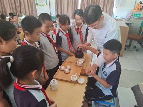 开云kaiyun网页版“立人圆梦”志愿服务团队打造“三融四专五悟”社会实践课程体系