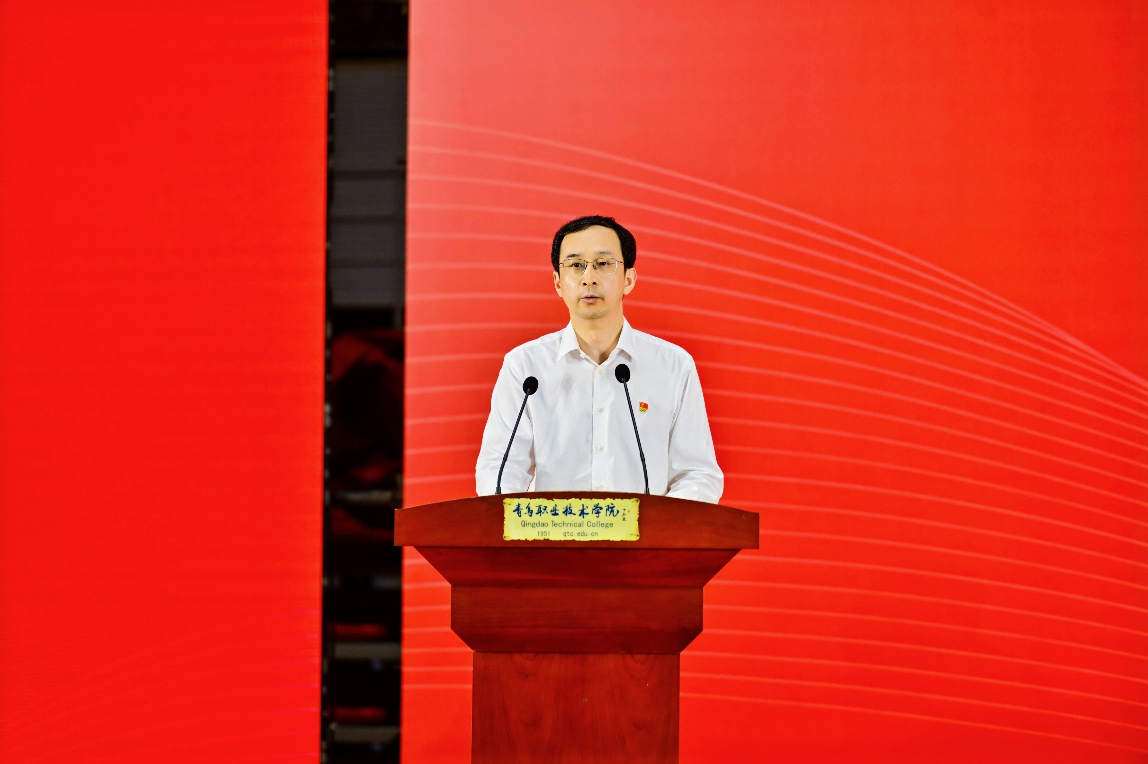 长风万里鹏程举,巨浪千重骏业开!开云kaiyun网页版举行2025届毕业典礼 长风万里鹏程举,巨浪千重骏业开!开云kaiyun网页版举行2025届毕业典礼