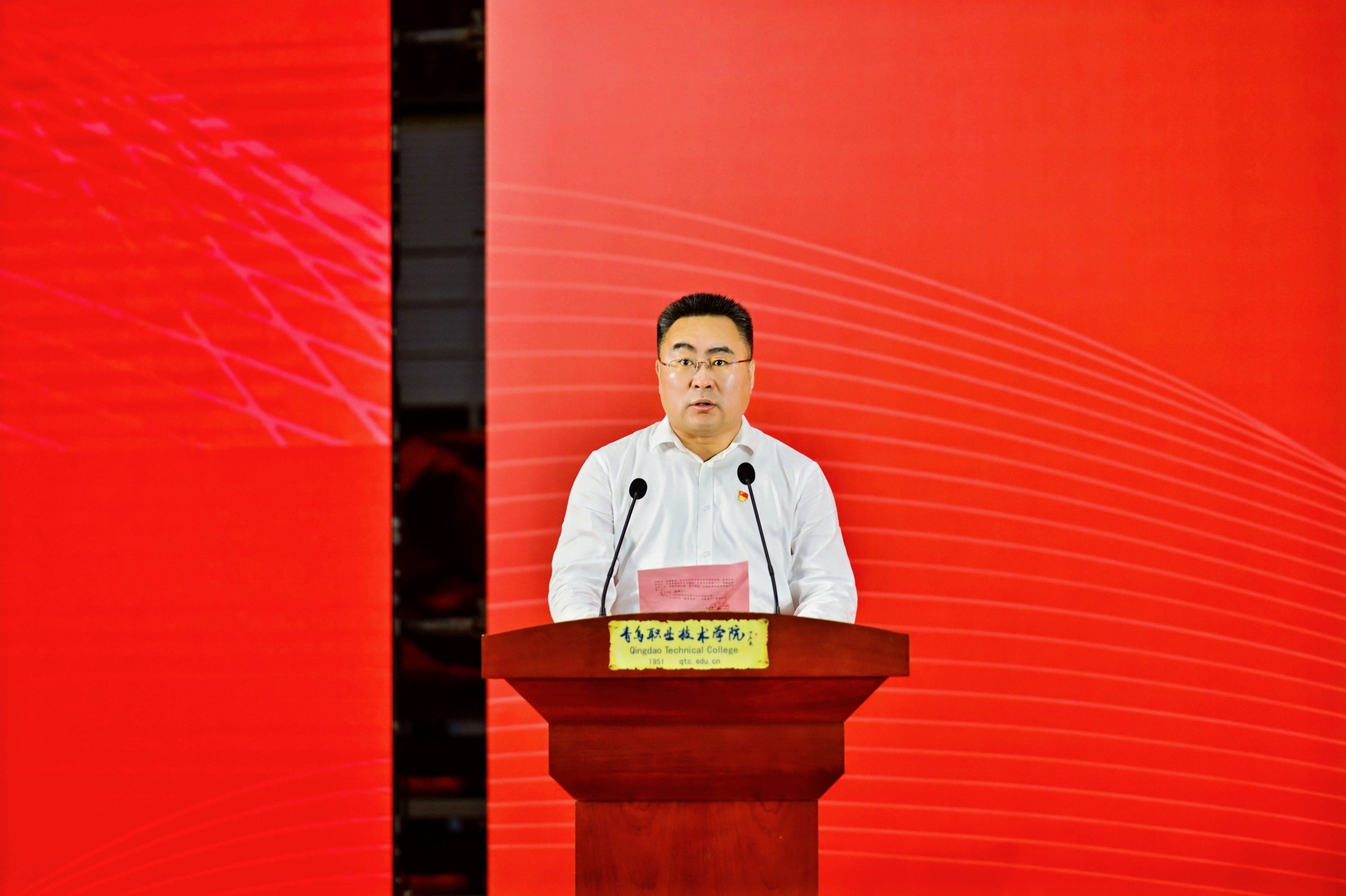 长风万里鹏程举,巨浪千重骏业开!开云kaiyun网页版举行2025届毕业典礼 长风万里鹏程举,巨浪千重骏业开!开云kaiyun网页版举行2025届毕业典礼