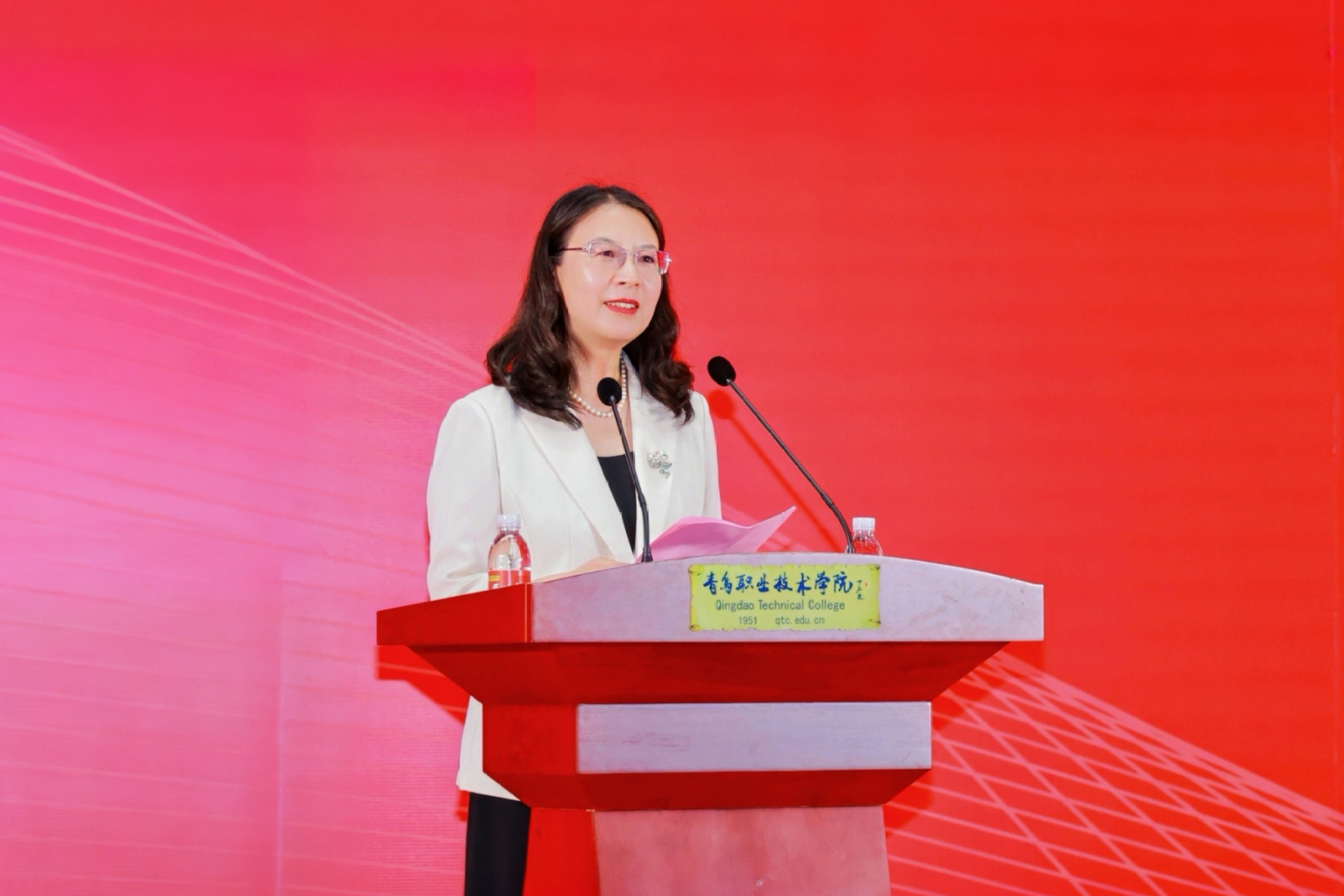 长风万里鹏程举,巨浪千重骏业开!开云kaiyun网页版举行2025届毕业典礼 长风万里鹏程举,巨浪千重骏业开!开云kaiyun网页版举行2025届毕业典礼