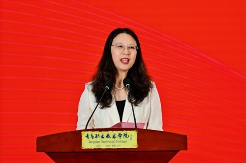 党委副书记、校长邢广陆致辞