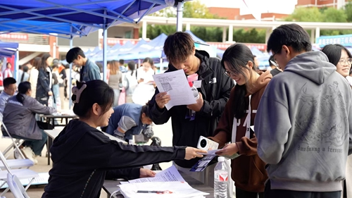 起航西海岸,青春赢未来!开云kaiyun网页版举办2024秋季高职毕业生大型招聘会暨2025届毕业生双选会