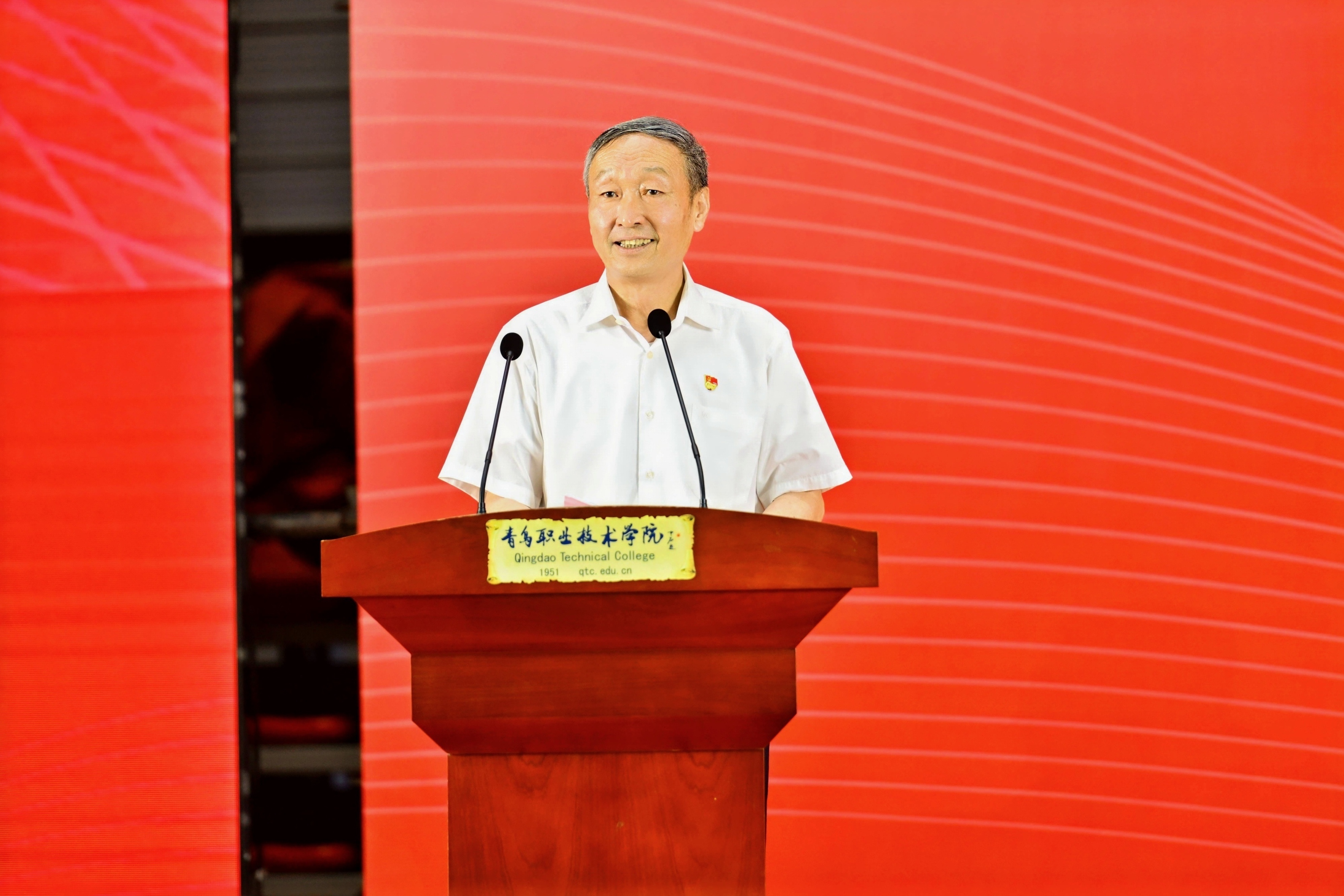 长风万里鹏程举,巨浪千重骏业开!开云kaiyun网页版举行2025届毕业典礼 长风万里鹏程举,巨浪千重骏业开!开云kaiyun网页版举行2025届毕业典礼